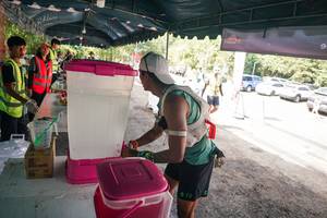 BIB: 
                            <button type="button" onclick="openModal(28156019)" class="btn btn-primary btn-sm float-right btn-popup" data-toggle="modal" data-target=".modal-high-quality">
                        <i class="fas fa-shopping-cart"></i> Add to Cart
                    </button>
                                            <button type="button" onclick="isThisMe(28156019, true)" class="btn btn-success btn-sm float-right btn-popup btn-isme hidden" data-toggle="tooltip" data-placement="bottom" title="นี่คือรูปของคุณใช่ไหม คลิกที่นี่เพื่อเอาเข้าอัลบั้ม">
                        <i class="fas fa-plus"></i> Add to album
                    </button>
                    <button type="button" onclick="isThisMe(28156019, false)" class="btn btn-warning btn-sm float-right btn-popup btn-isnotme hidden">
                        <i class="fas fa-ban"></i> Remove from album
                    </button>